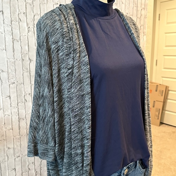 Mock sleeveless turtleneck - Picture 2 of 4